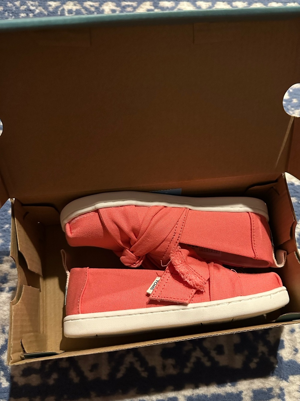 TOMS Kids Coral Canvas Knot Slip-Ons - Picture 3 of 4